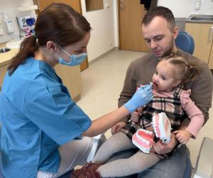 Tervisekassa kutsub 2-aastaseid lapsi hambaarstile