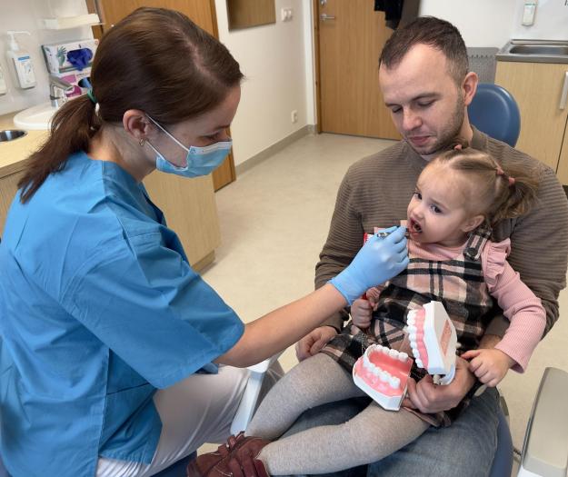 Tervisekassa kutsub 2-aastaseid lapsi hambaarstile