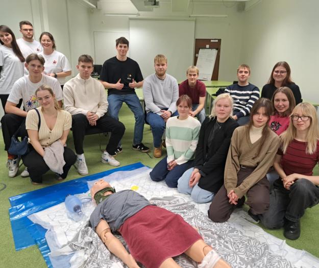 Ida-Viru Keskhaigla astus karjääripäeval arstitudengitele sammu lähemale